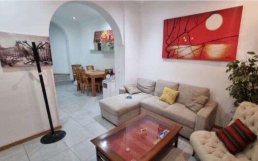 马德里投资机遇：瓦莱卡斯桥区 (Puente de Vallecas) 迷人公寓，高性价比之选